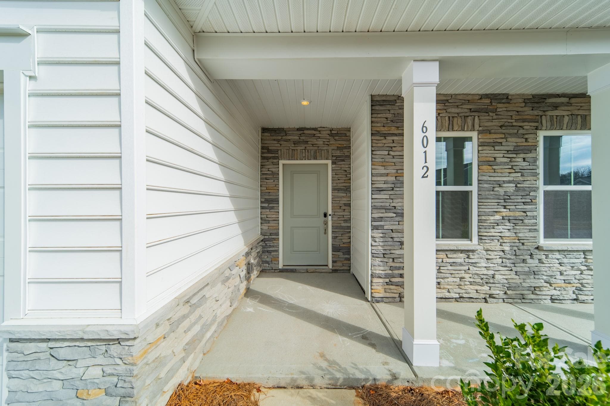 Single Family Residence at 6012 Chumbley Point Road, Charlotte, photo 2 of 38