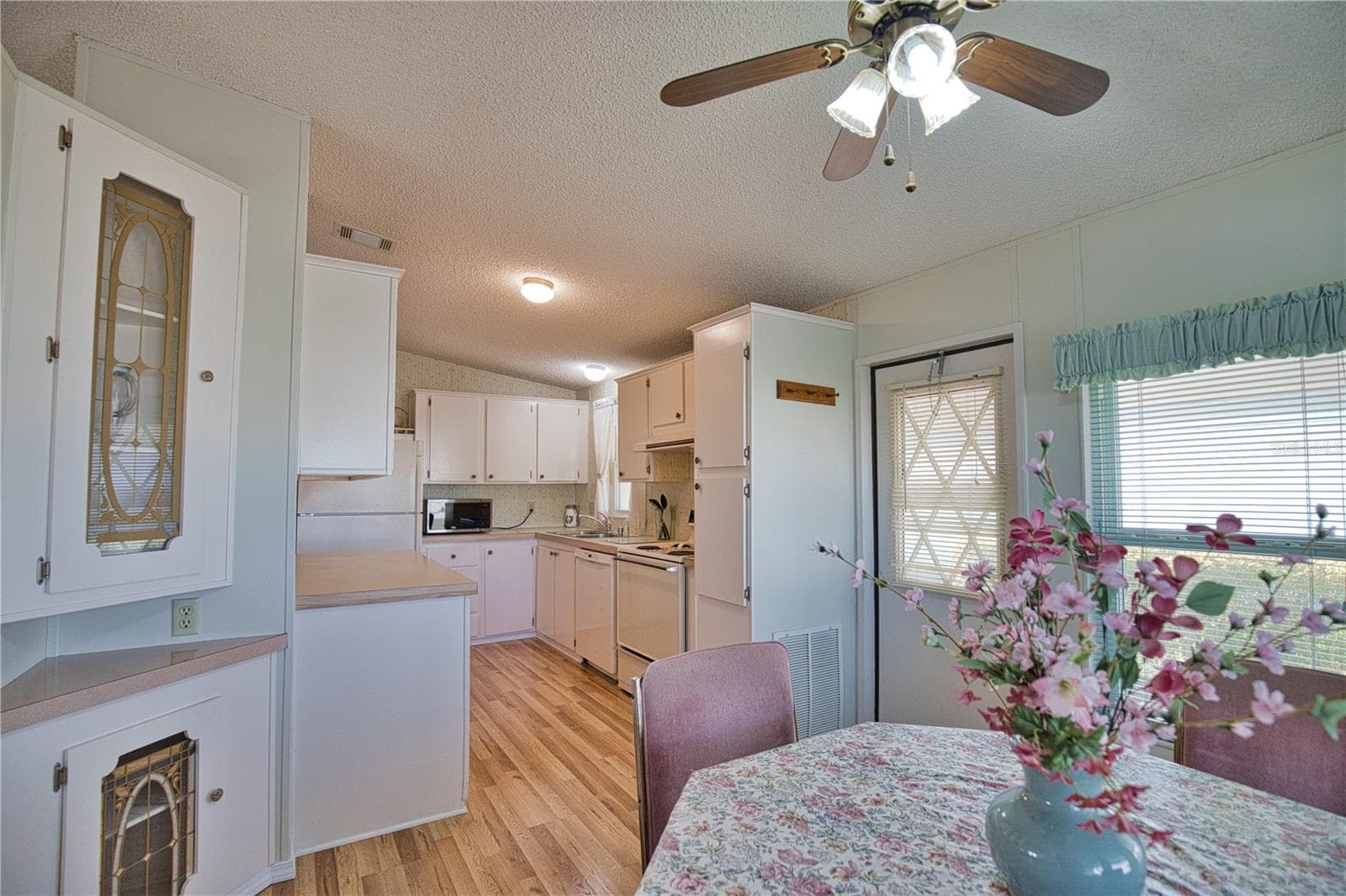 Manufactured Home at 424 TARDE LOGO CIR, NORTH PORT, photo 7 of 79