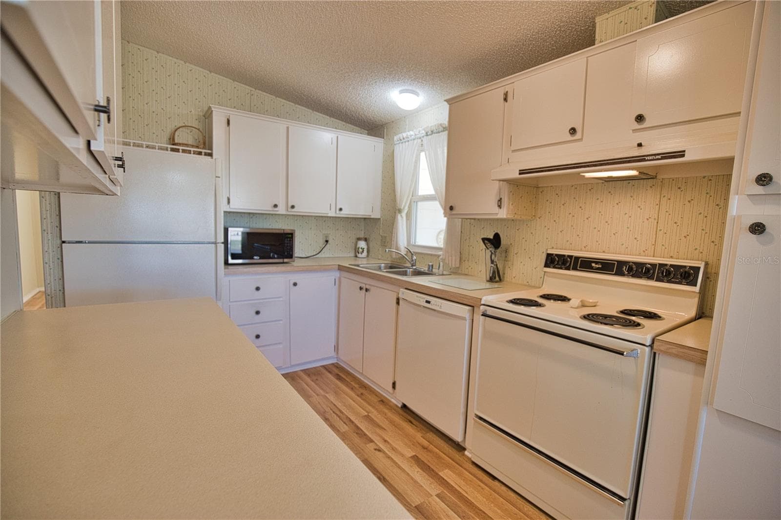 Manufactured Home at 424 TARDE LOGO CIR, NORTH PORT, photo 12 of 79