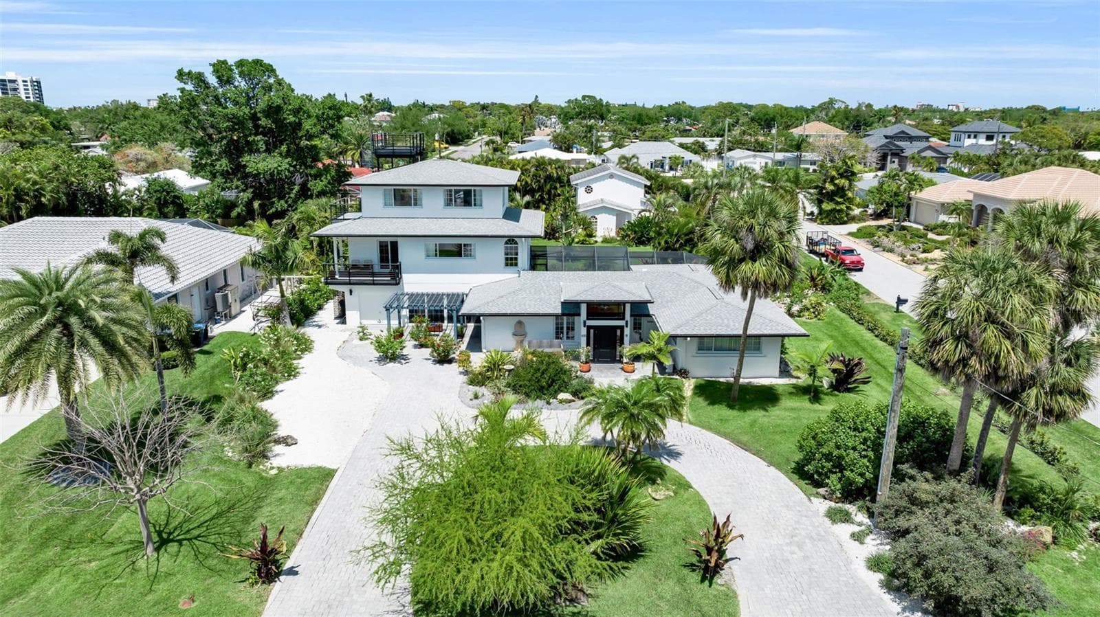 608 GARDENIA DR