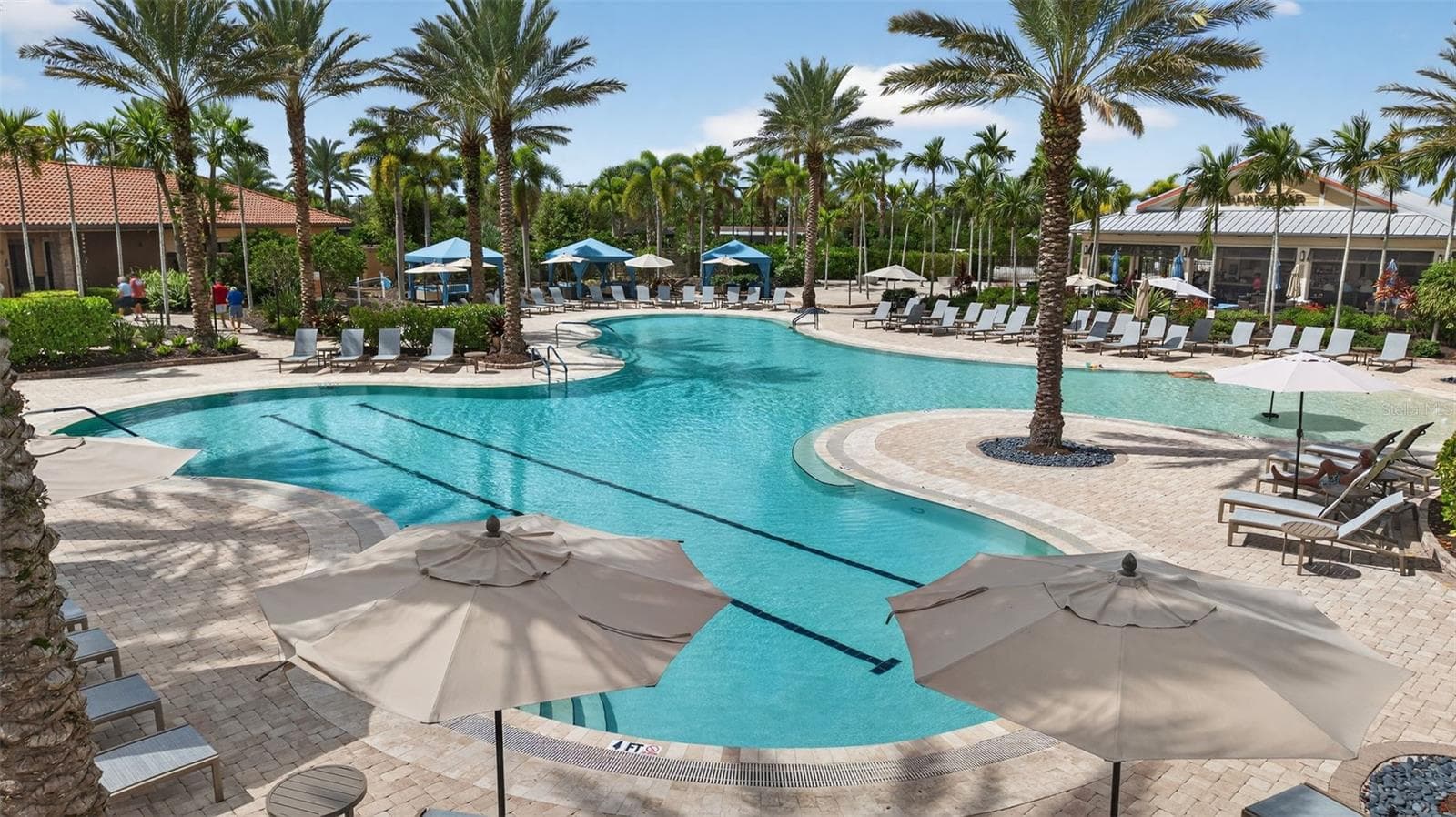 Resort style pool - 5010 TIVOLI RUN, BRADENTON