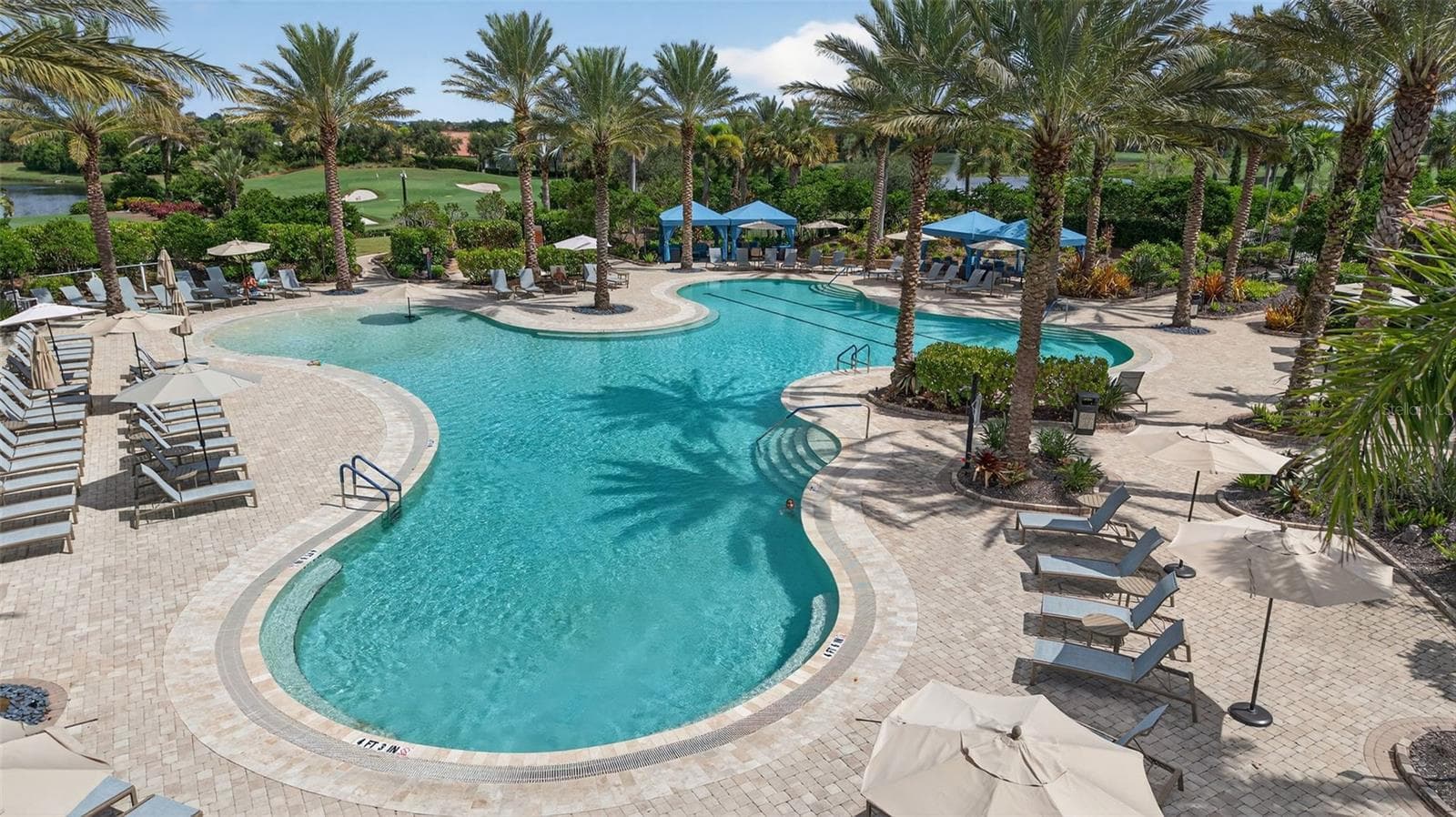 Resort style pool - 5010 TIVOLI RUN, BRADENTON