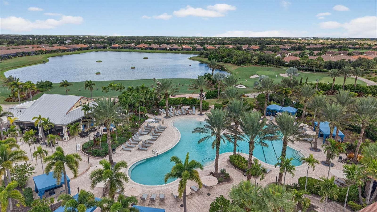 Resort style pool - 5010 TIVOLI RUN, BRADENTON