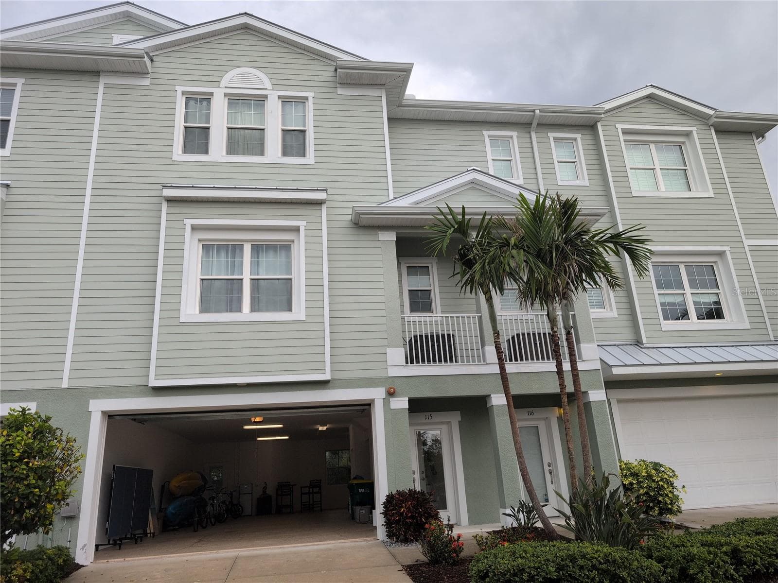 Massive 4 car Garage - 10420 CORAL LANDINGS LN #115, PLACIDA