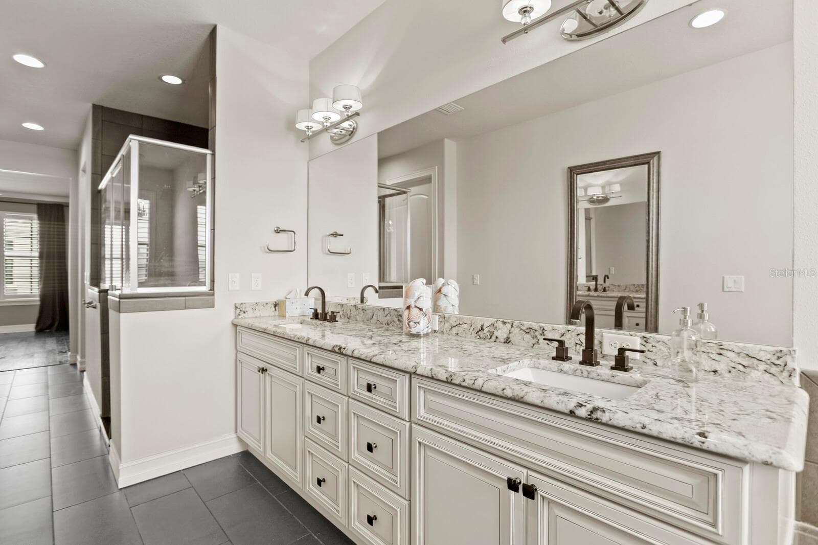 Townhouse at 224 S AUDUBON AVE, TAMPA, photo 12 of 31