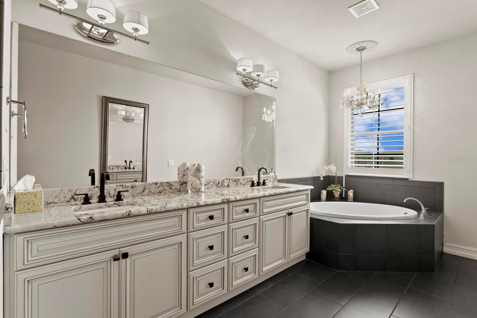 Townhouse at 224 S AUDUBON AVE, TAMPA, photo 13 of 31