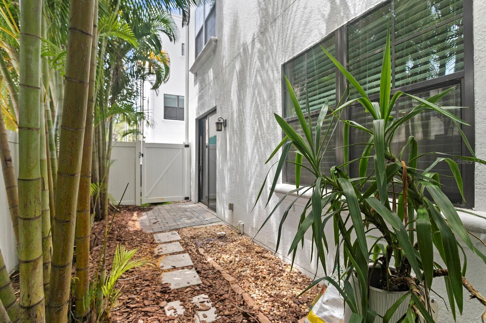 Townhouse at 224 S AUDUBON AVE, TAMPA, photo 19 of 31