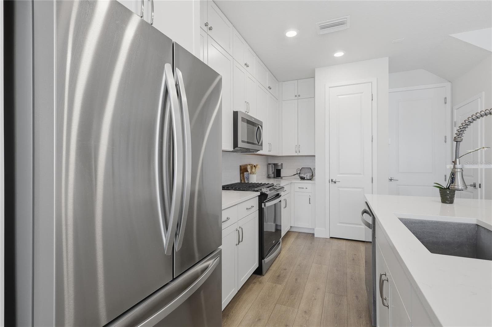 Townhouse at 7221 SUTTON LN, SARASOTA, photo 12 of 49