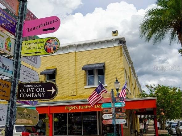 Mount Dora is just 20 minutes away! - 8595 OAKSTONE CIR, LEESBURG