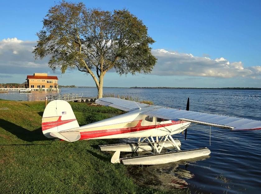 Rent a plane & tour America's Seaplane City in Leesburg & Tavares! - 8595 OAKSTONE CIR, LEESBURG