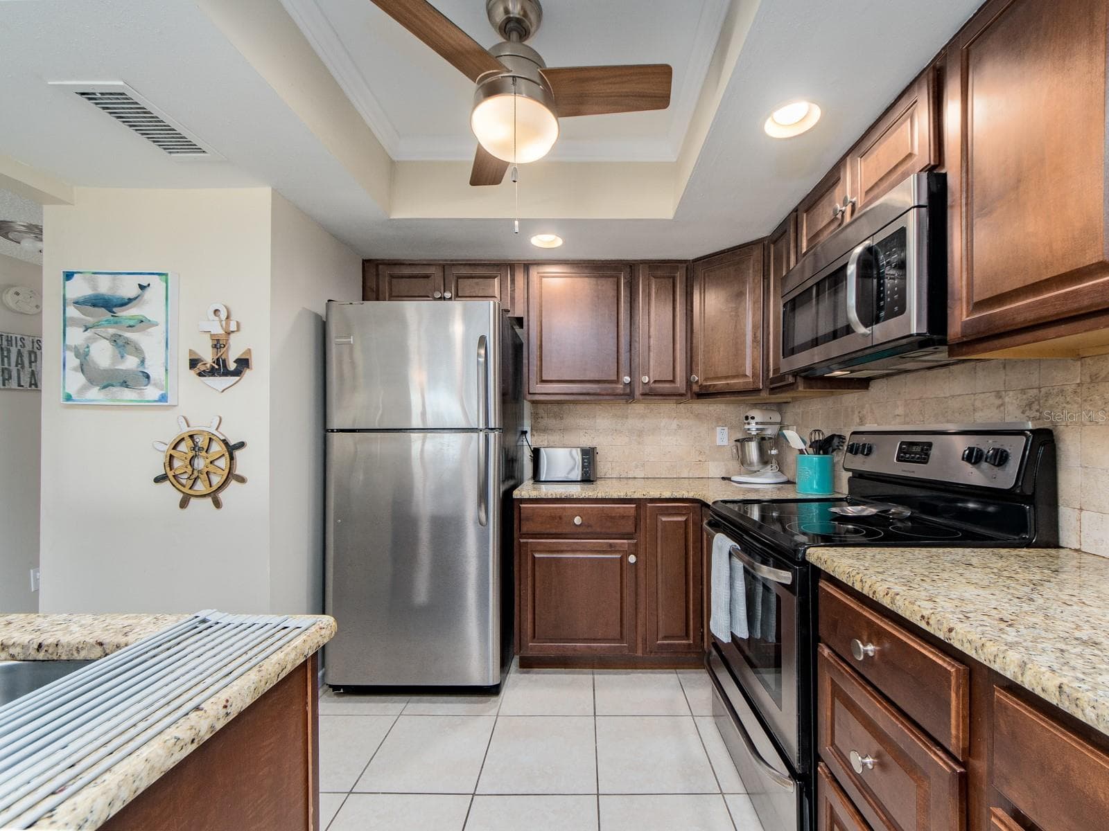 Modern kitchen - 2406 GULF BLVD #204, INDIAN ROCKS BEACH