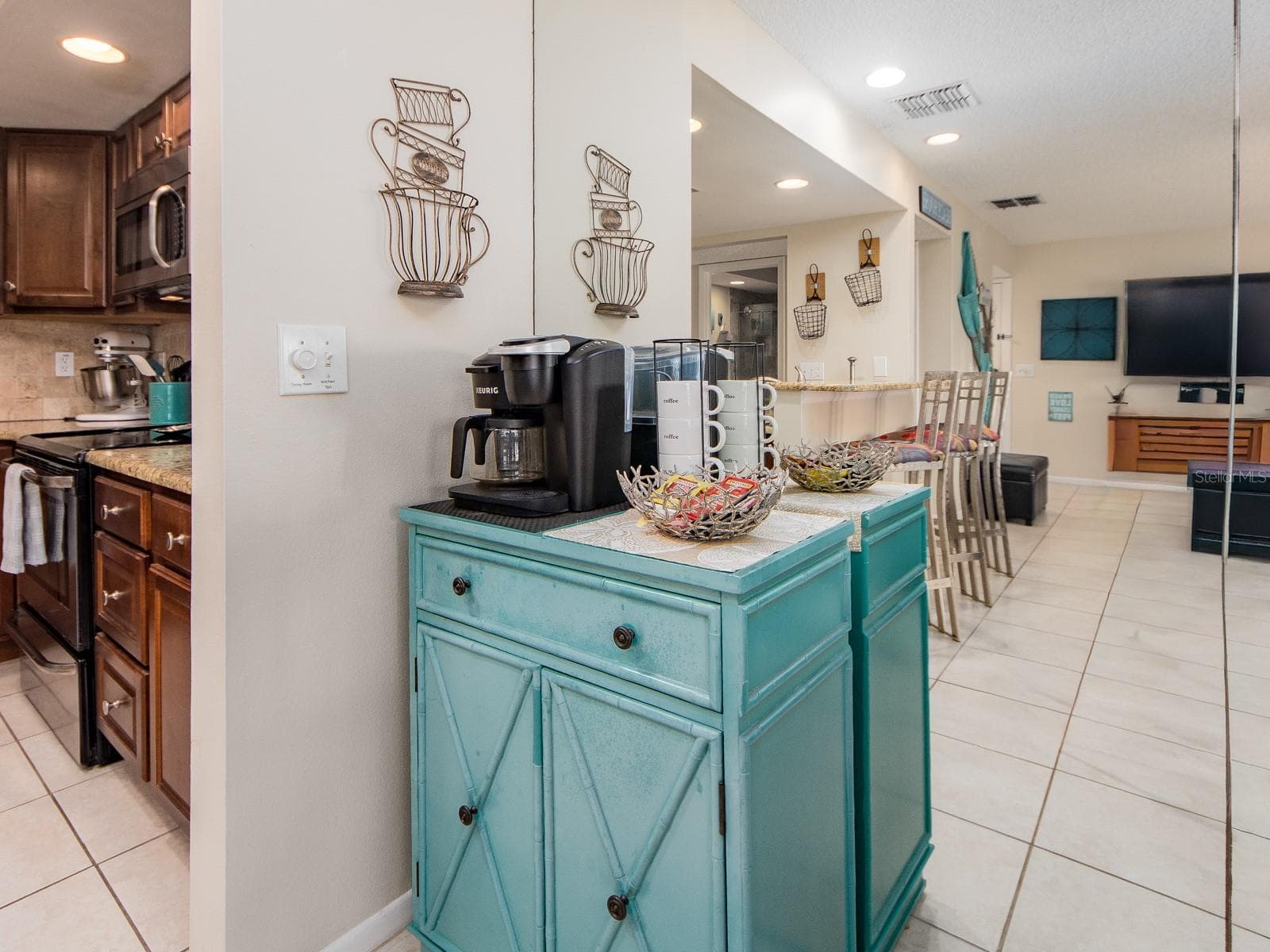 Coffee bar - 2406 GULF BLVD #204, INDIAN ROCKS BEACH