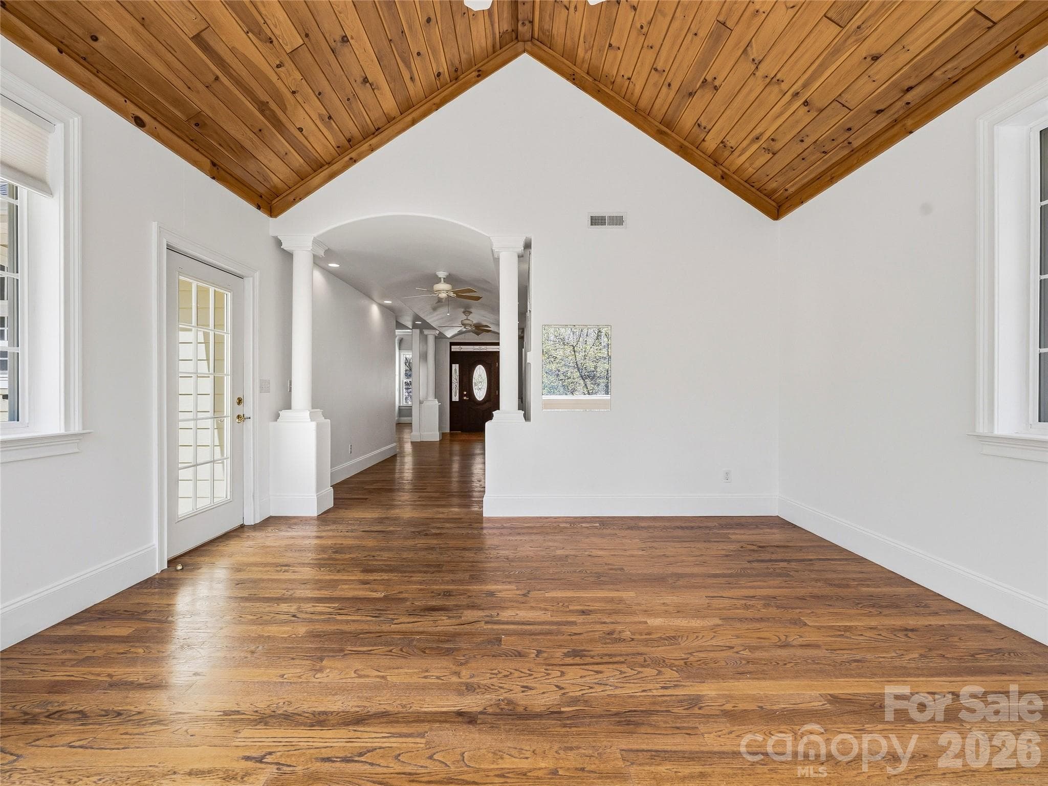 "Sun Room" with deck access - 196 Blackbird Lane, Tryon