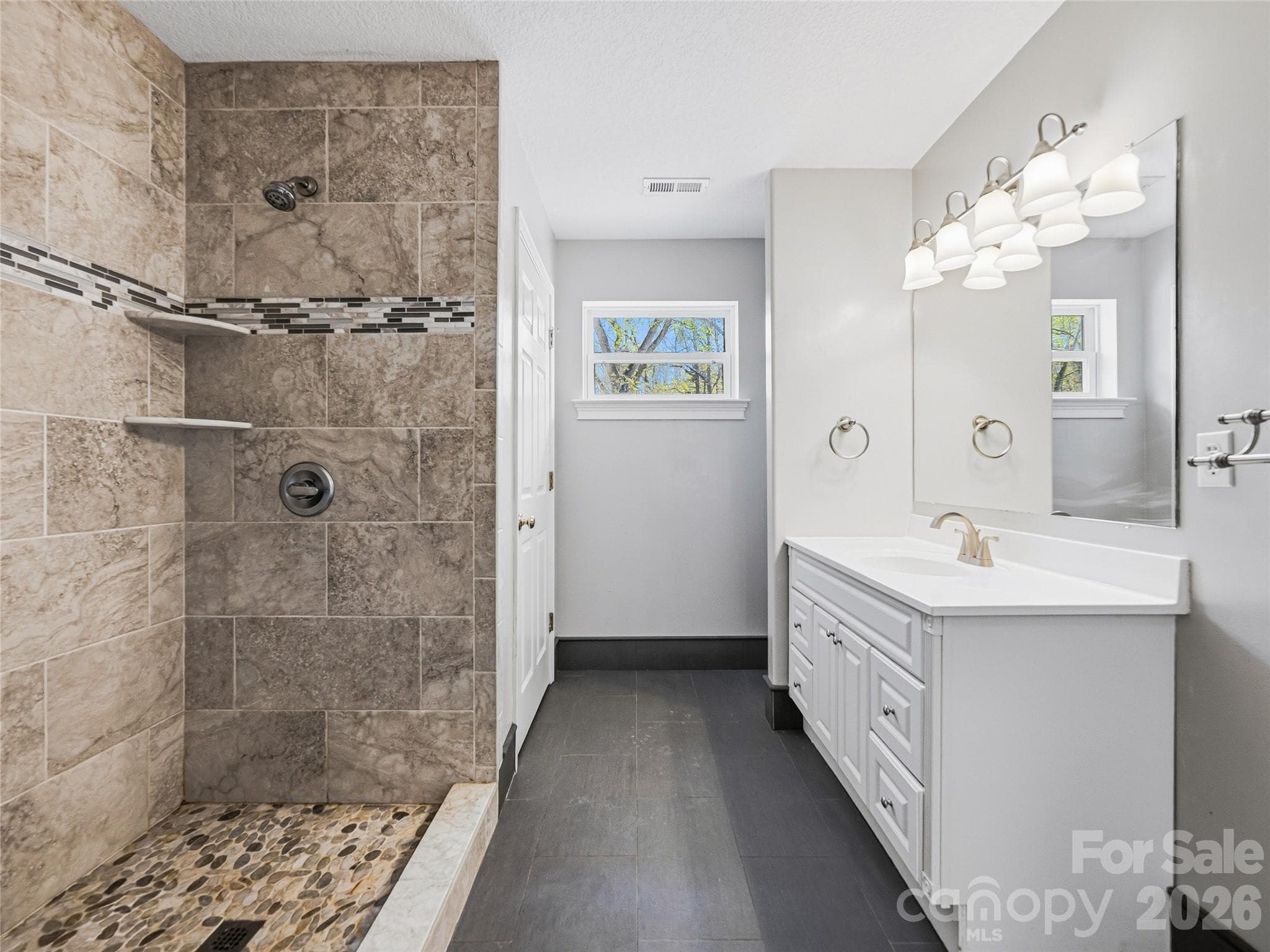 Upper Level Full Bathroom with Tiled Shower - 196 Blackbird Lane, Tryon