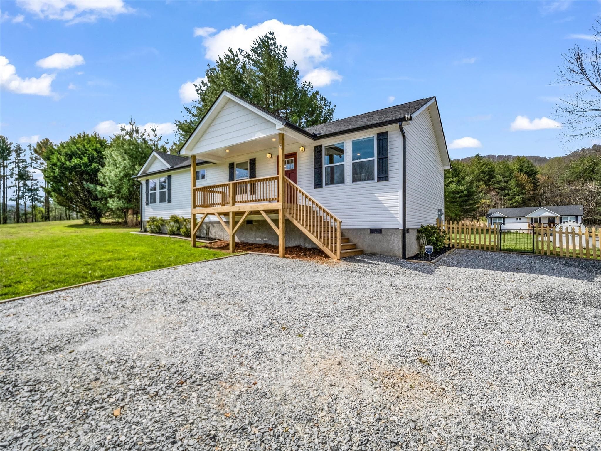 Single Family Residence at Hendersonville, photo 2 of 36