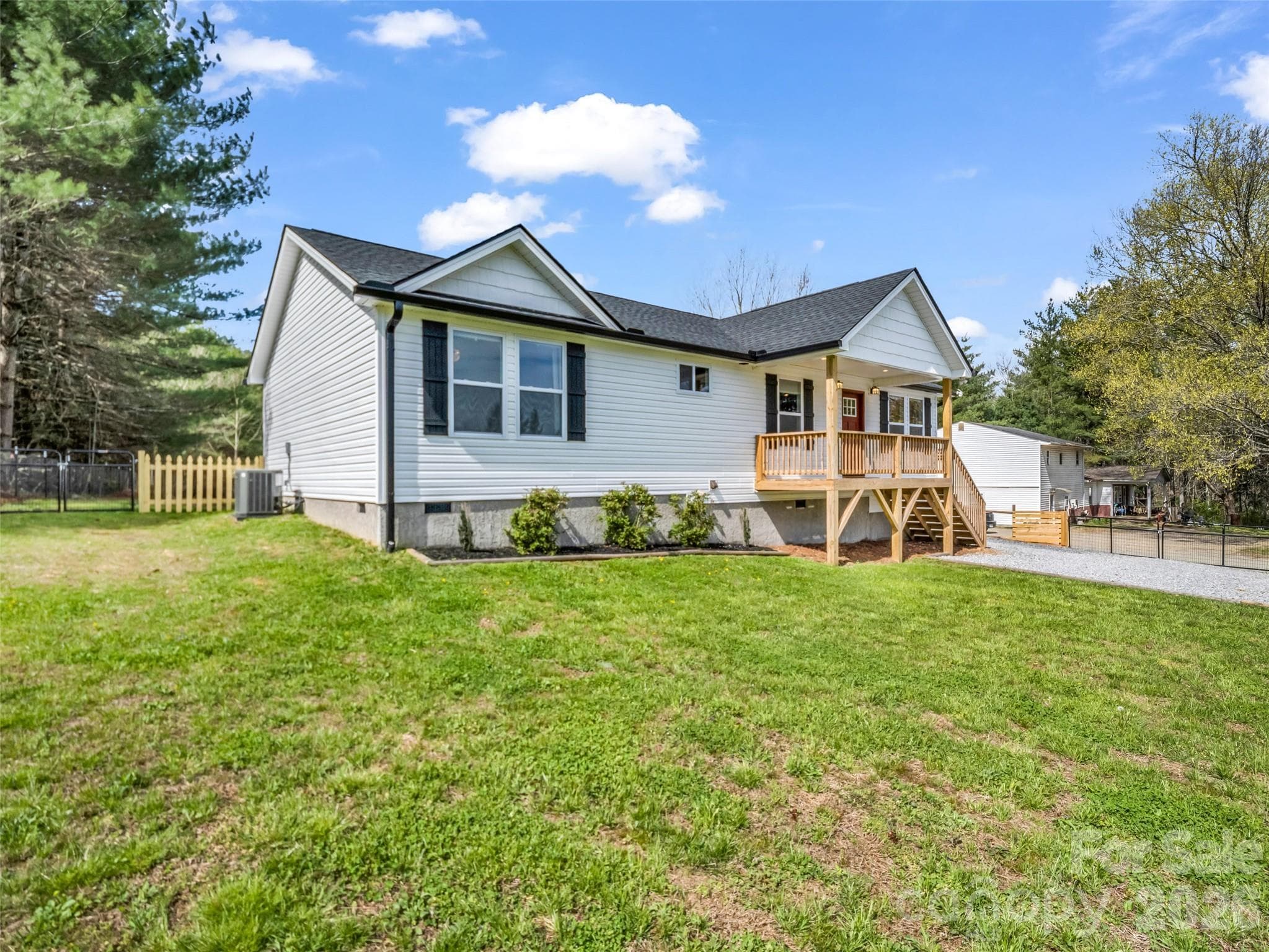 Single Family Residence at Hendersonville, photo 3 of 36