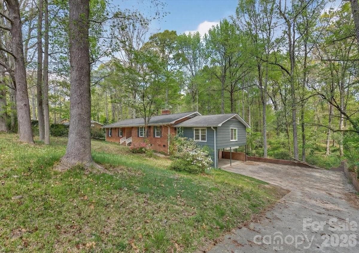 Single Family Residence at 962 Sherwood Circle, Lancaster, photo 4 of 39