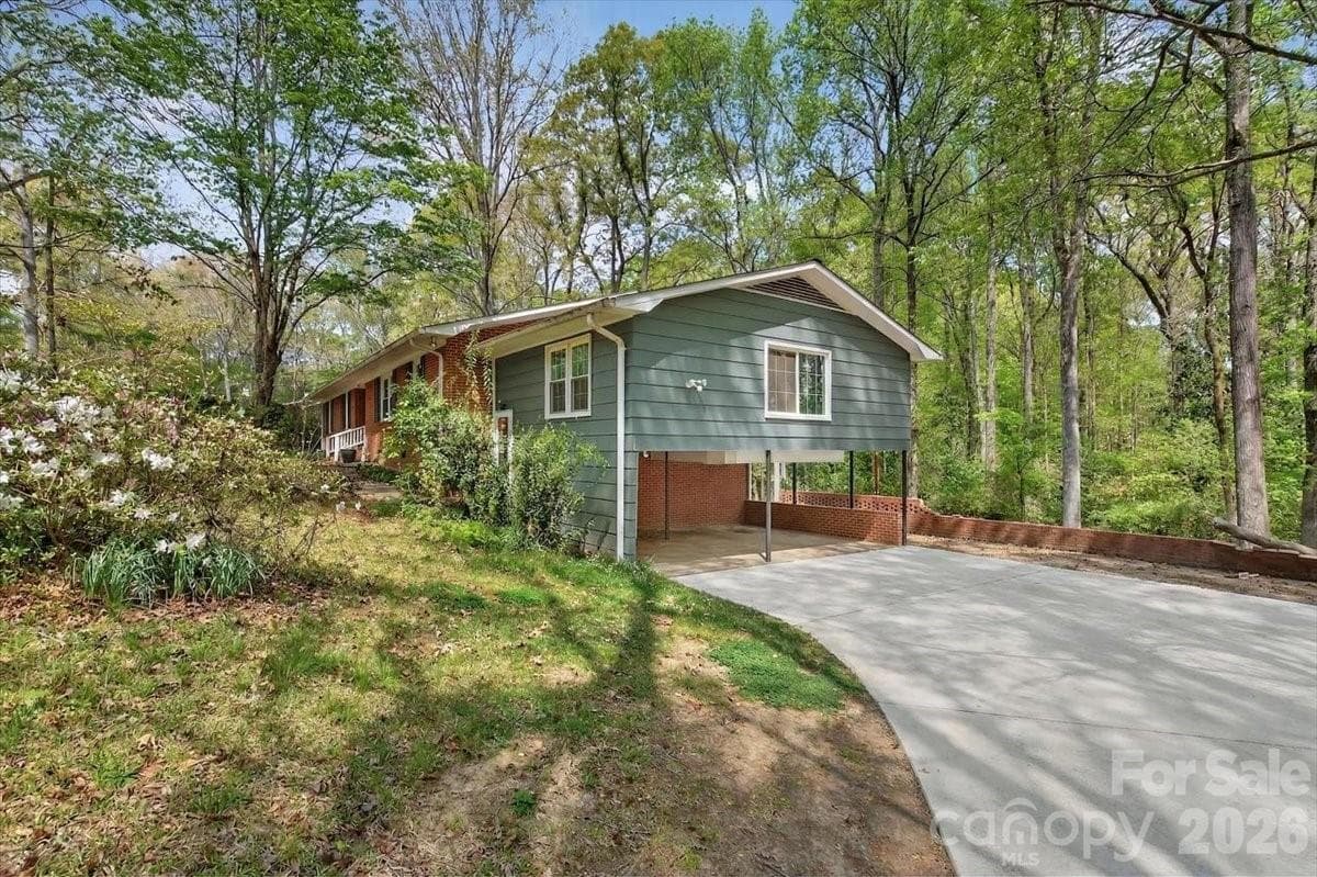 Single Family Residence at 962 Sherwood Circle, Lancaster, photo 5 of 39
