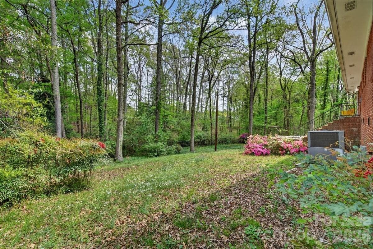 Single Family Residence at 962 Sherwood Circle, Lancaster, photo 6 of 39