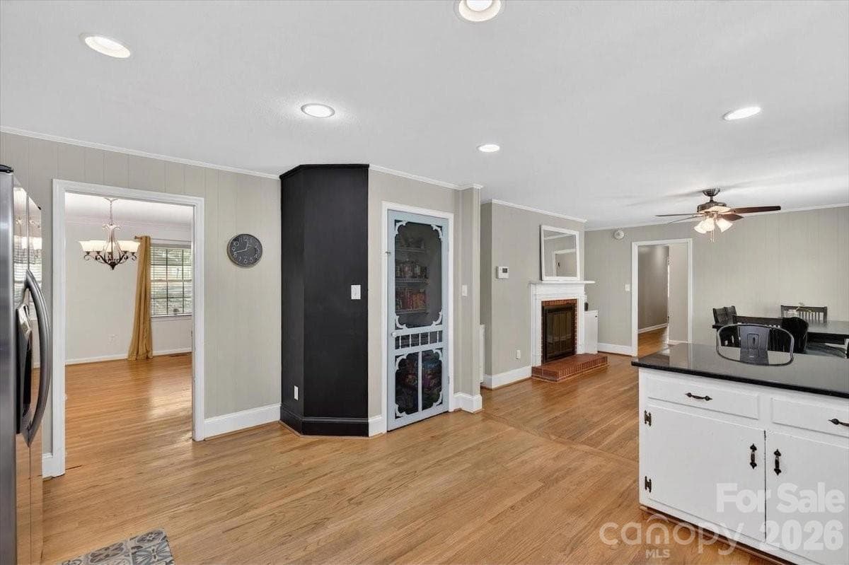 962 Sherwood Circle