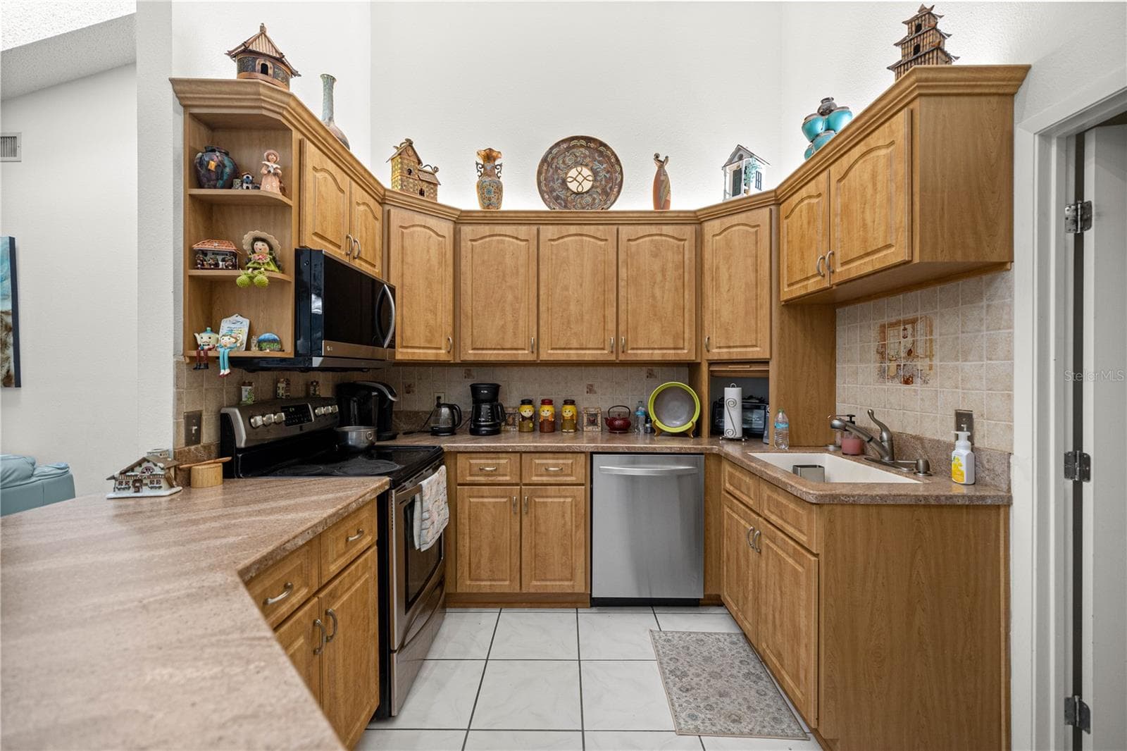 Single Family Residence at 36 SE CHINICA DR, SUMMERFIELD, photo 11 of 34