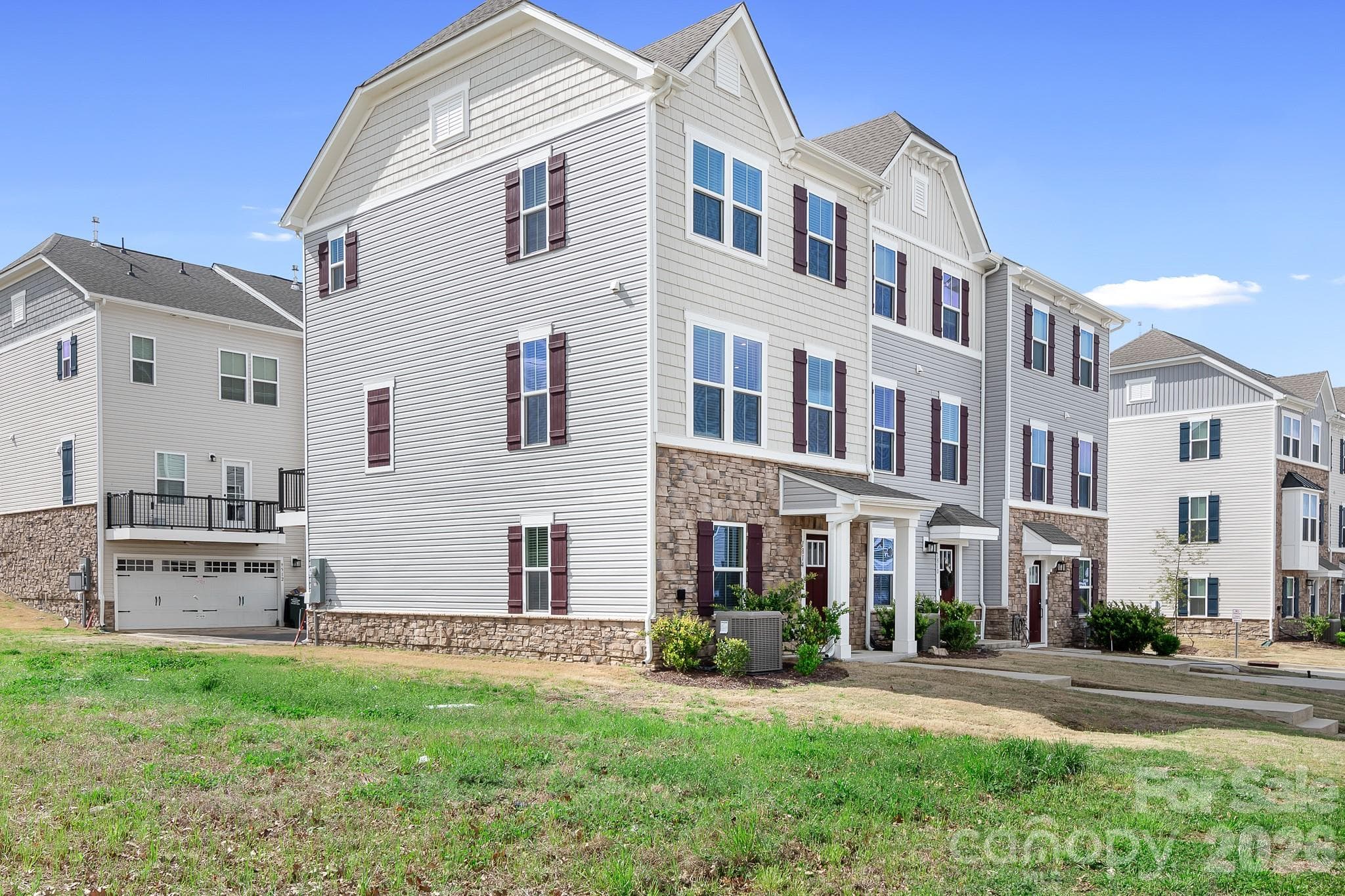 Townhouse at Charlotte, photo 2 of 25