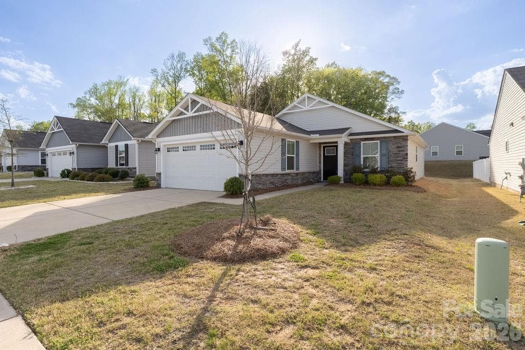 Single Family Residence at 9747 Wardley Drive, Charlotte, photo 2 of 30