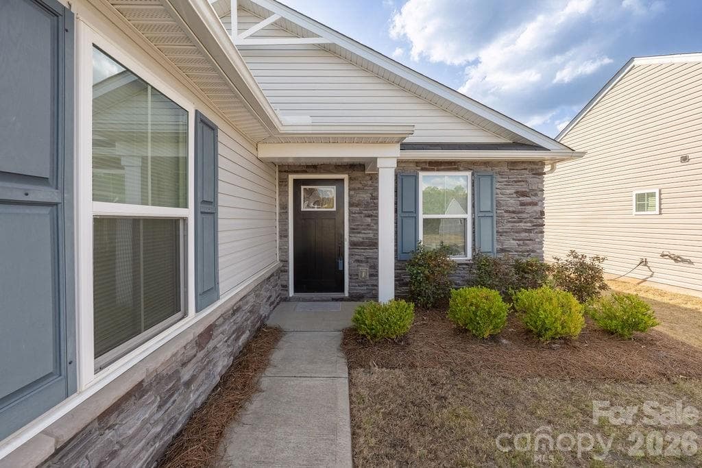 Single Family Residence at 9747 Wardley Drive, Charlotte, photo 4 of 30