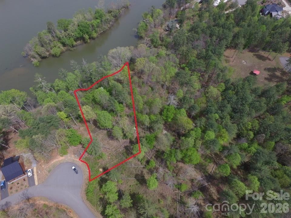 lot lines are estimates - 3202 Bear Paw Avenue NW, Valdese