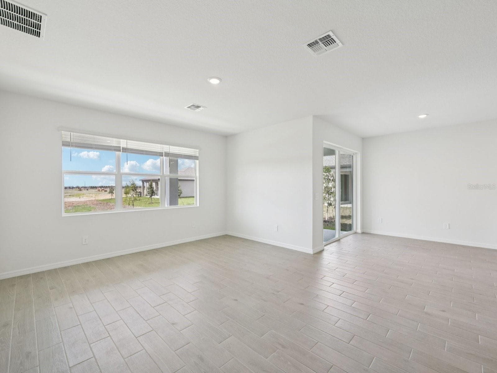 Interior photos are not of the actual home but are photos of the builder home with the same floorplan with similar interior finishes and features. - 9009 VENETIA CT, PALMETTO