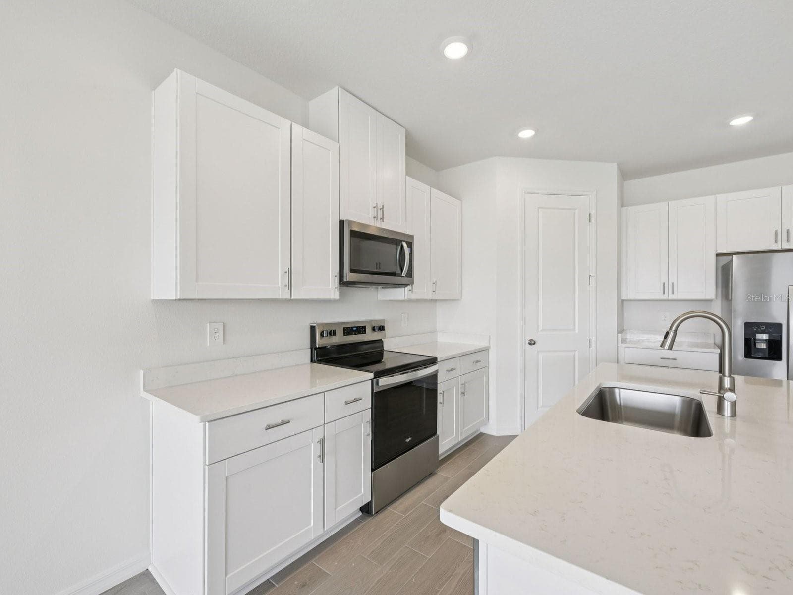Interior photos are not of the actual home but are photos of the builder home with the same floorplan with similar interior finishes and features. - 9009 VENETIA CT, PALMETTO