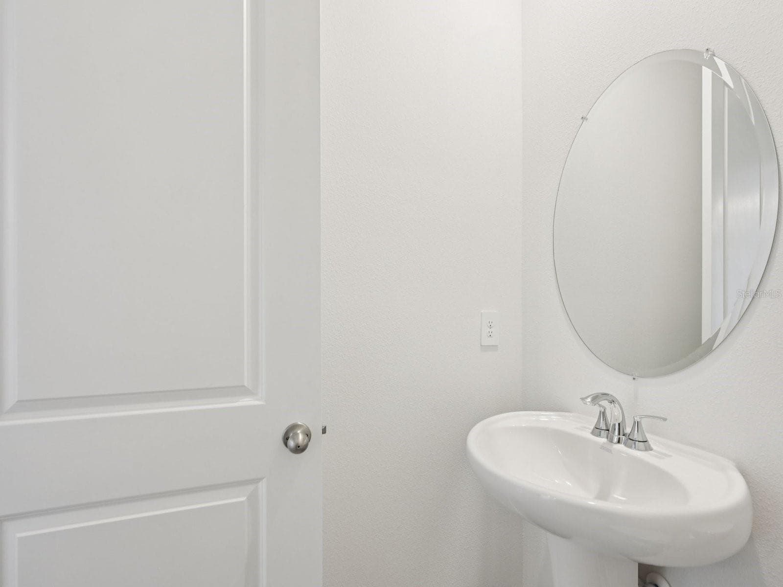 Interior photos are not of the actual home but are photos of the builder home with the same floorplan with similar interior finishes and features. - 9009 VENETIA CT, PALMETTO