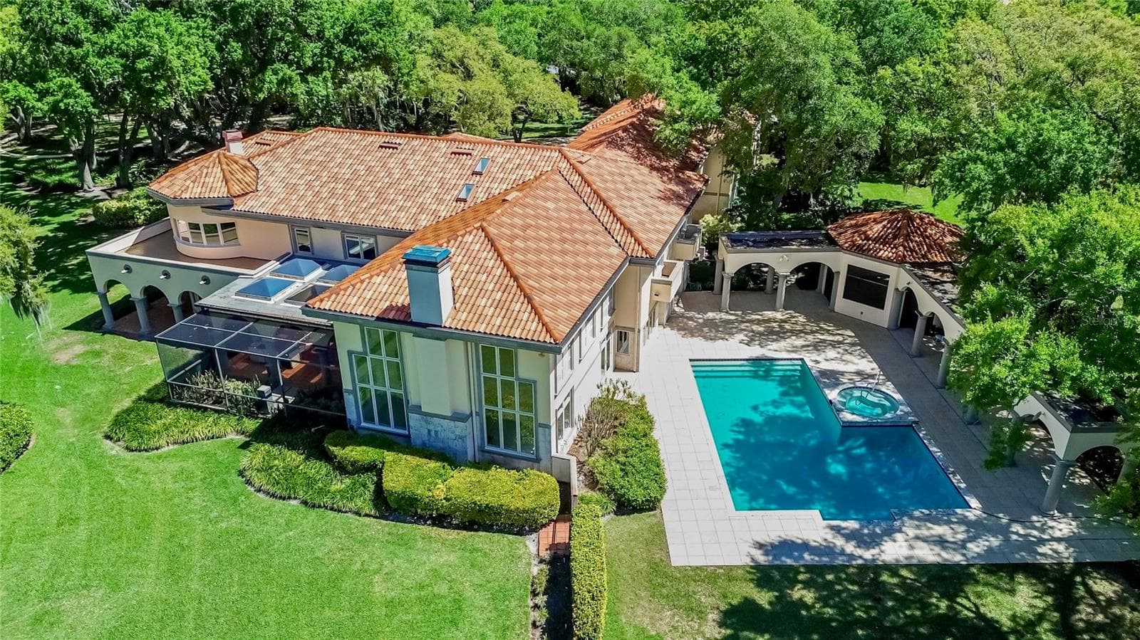 Single Family Residence at 1043 GUISANDO DE AVILA, TAMPA, photo 4 of 90