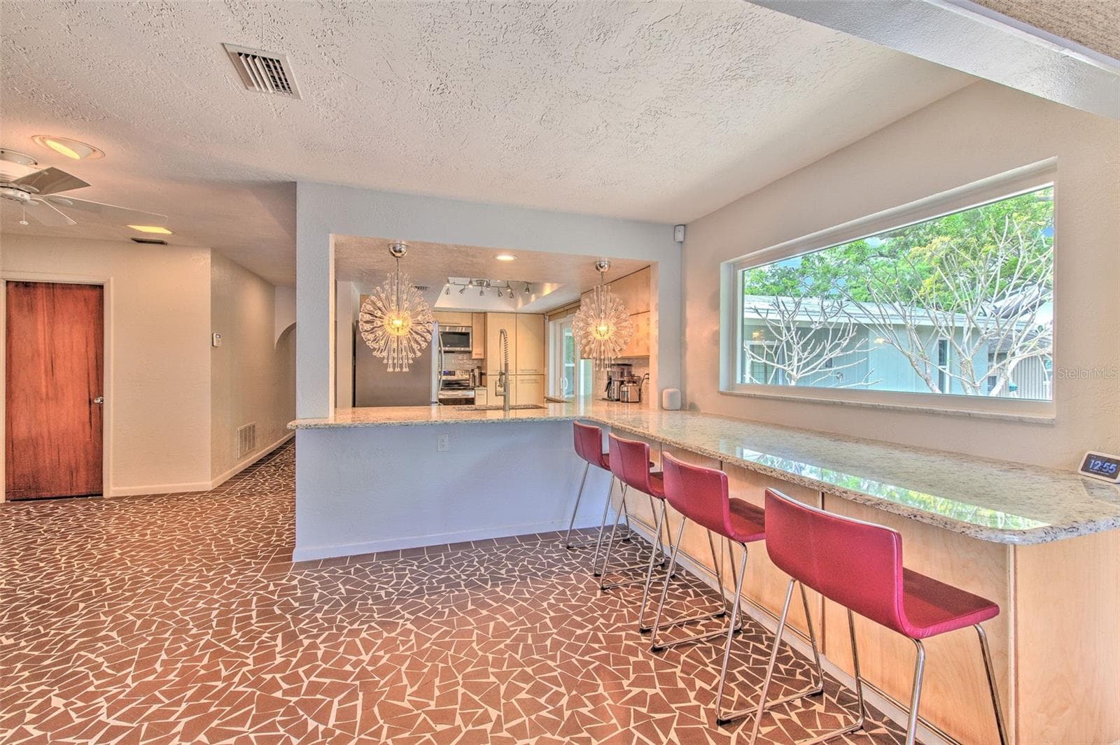 Beautifully Updated Kitchen w/ breakfast bar overlooking rock garden and water views - 7102 MANDY LN, NEW PORT RICHEY