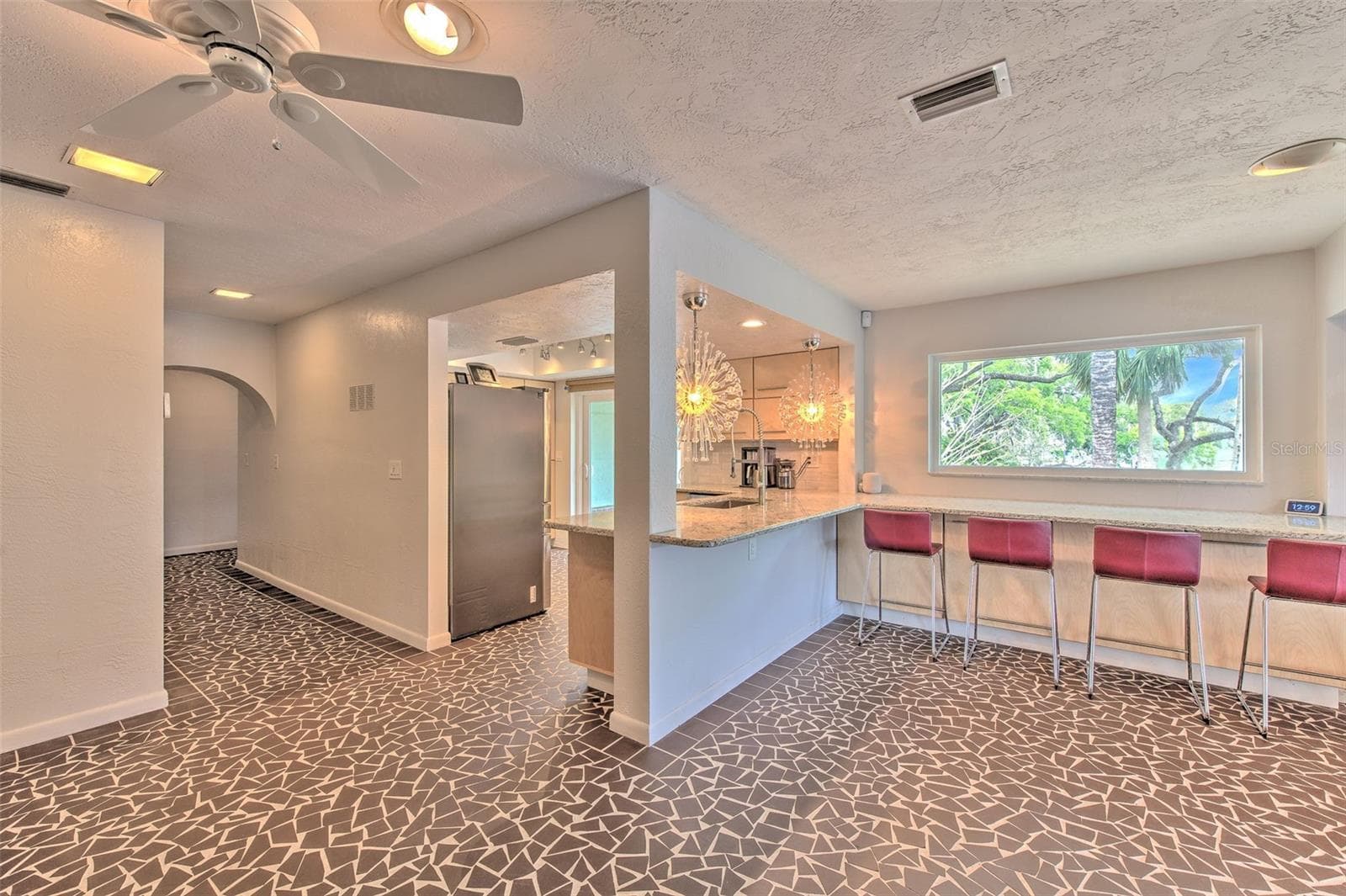 Beautifully Updated Kitchen w/ breakfast bar overlooking rock garden and water views - 7102 MANDY LN, NEW PORT RICHEY