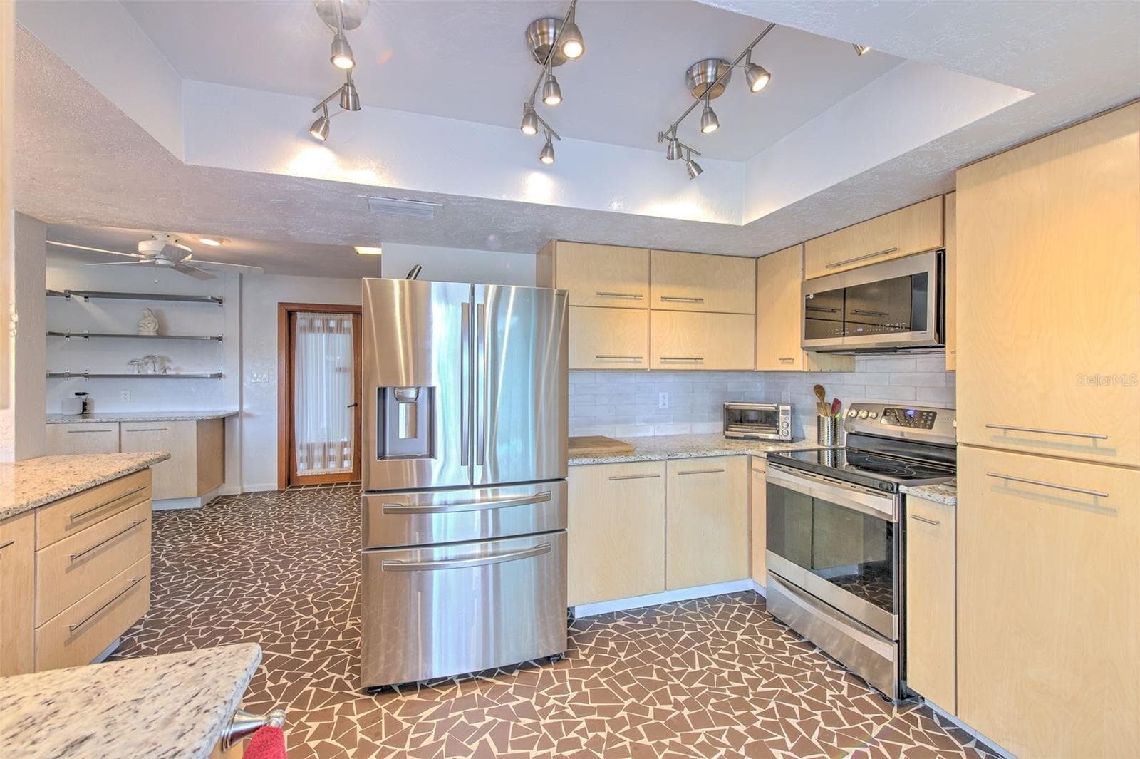 Huge kitchen, custom cabinetry, beautiful granite countertops , stainless steel appliances - 7102 MANDY LN, NEW PORT RICHEY