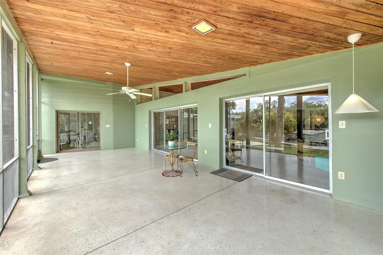 Screen-In Lanai with stunning waterfront views - 7102 MANDY LN, NEW PORT RICHEY