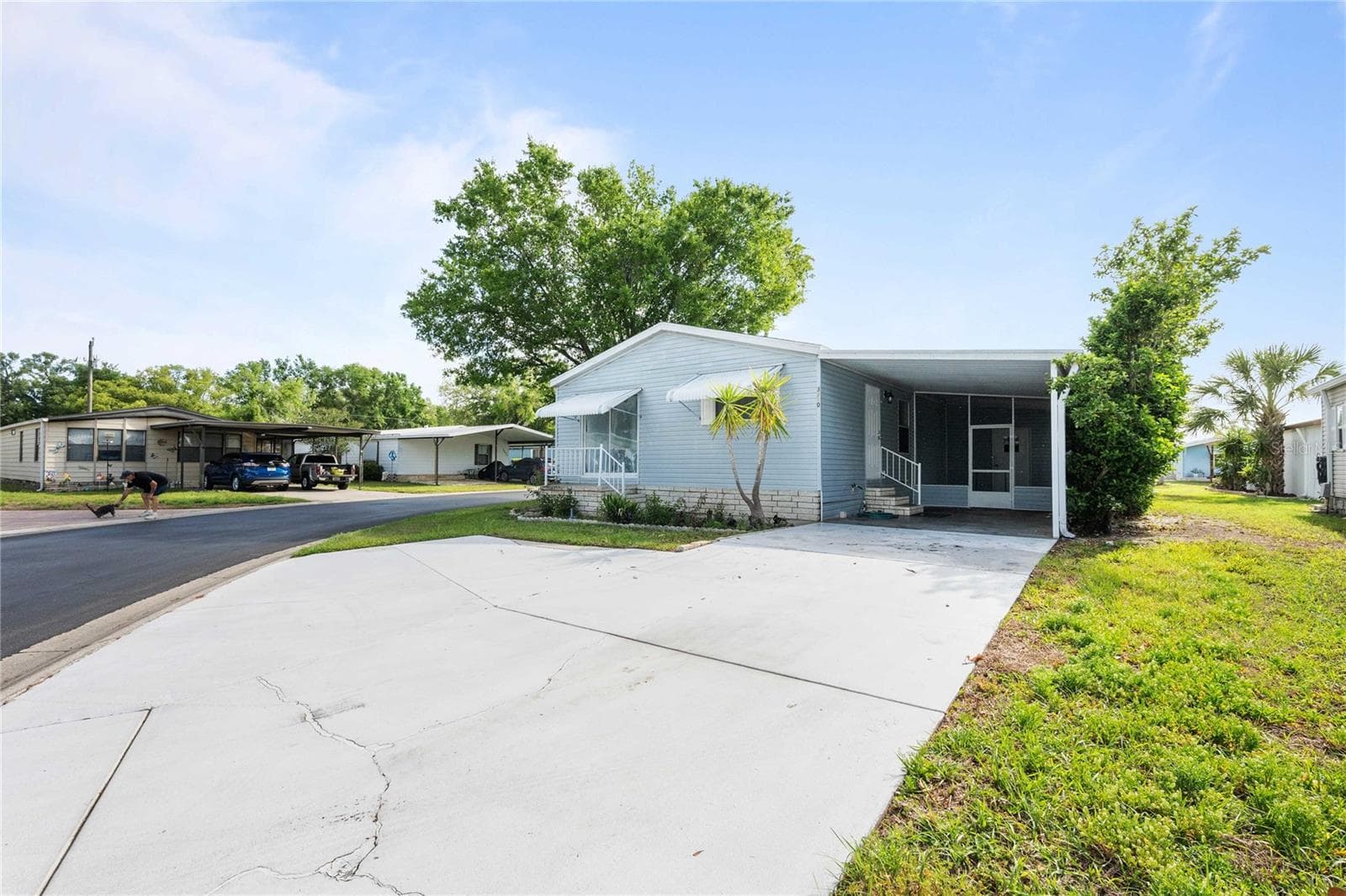 Manufactured Home at 3210 HICKORY DR, WESLEY CHAPEL, photo 2 of 39