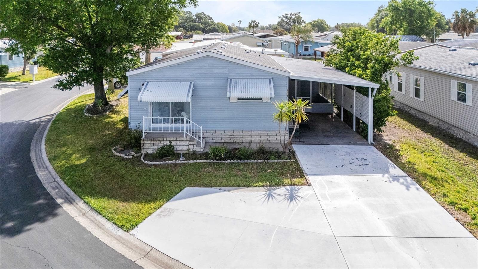 Double driveway. - 3210 HICKORY DR, WESLEY CHAPEL