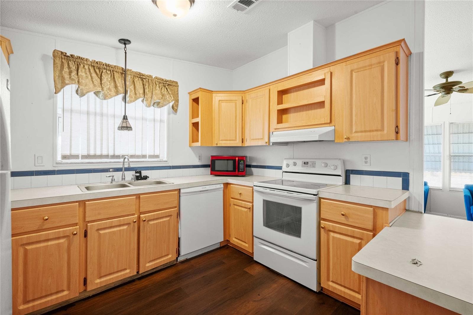 Nice kitchen. - 3210 HICKORY DR, WESLEY CHAPEL