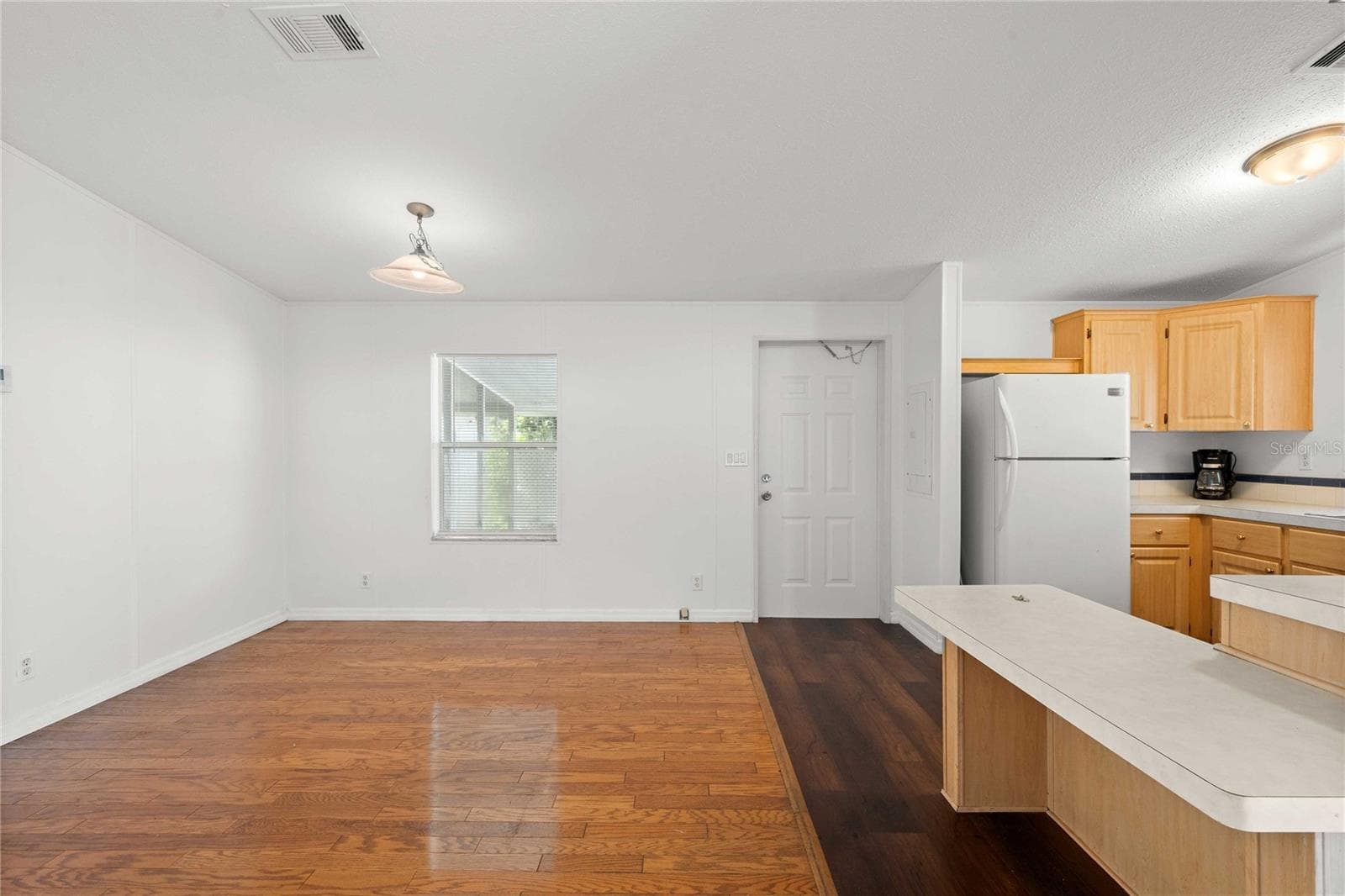Breakfast bar. - 3210 HICKORY DR, WESLEY CHAPEL