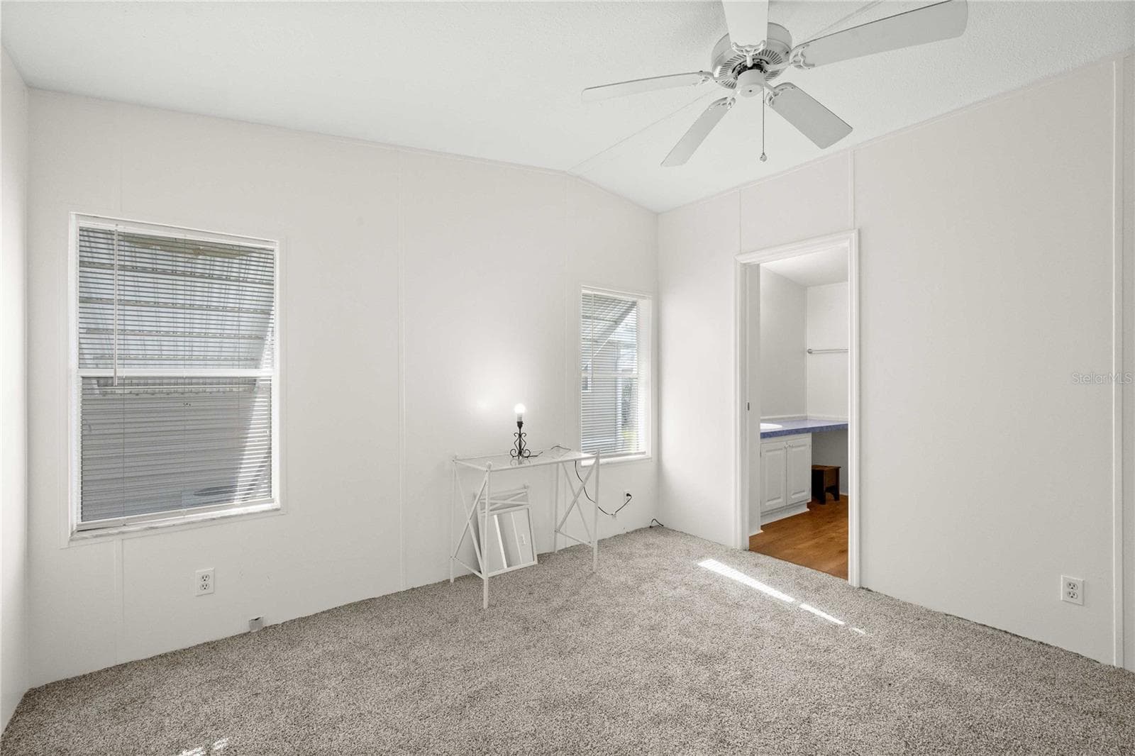 Manufactured Home at 3210 HICKORY DR, WESLEY CHAPEL, photo 23 of 39
