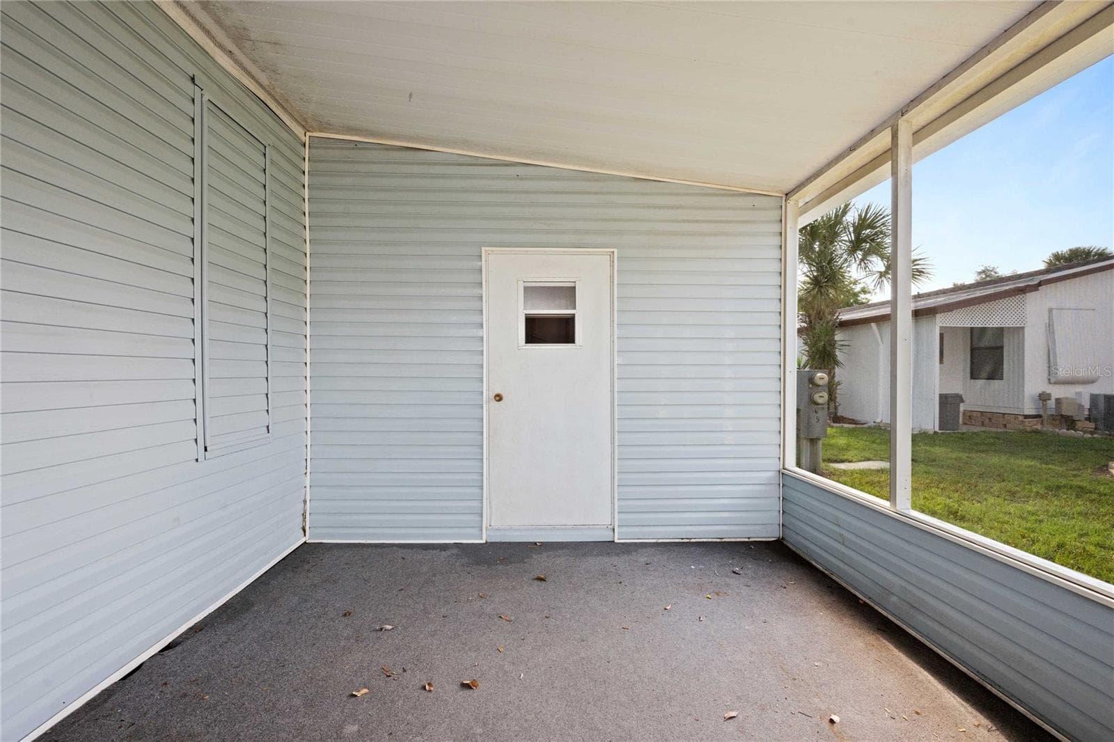 Screen room. - 3210 HICKORY DR, WESLEY CHAPEL