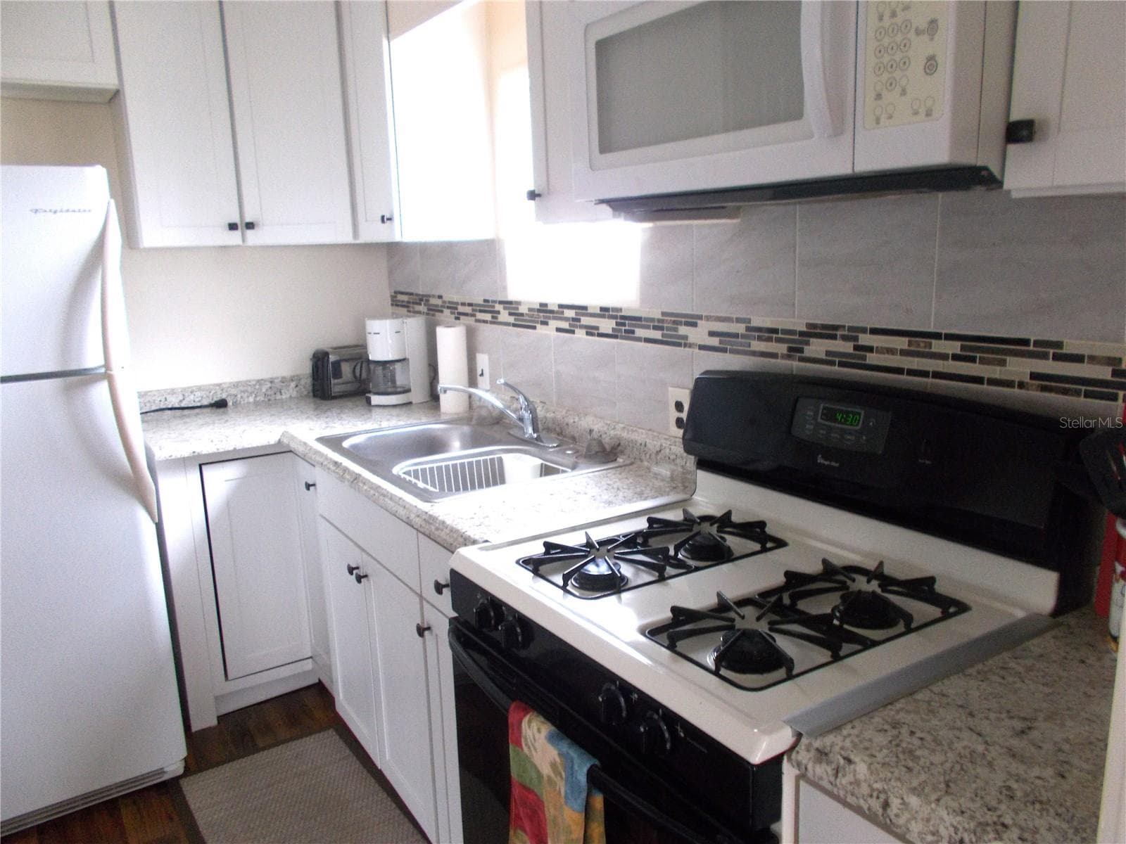 Kitchen - 6821 OCEAN CT, NORTH PORT