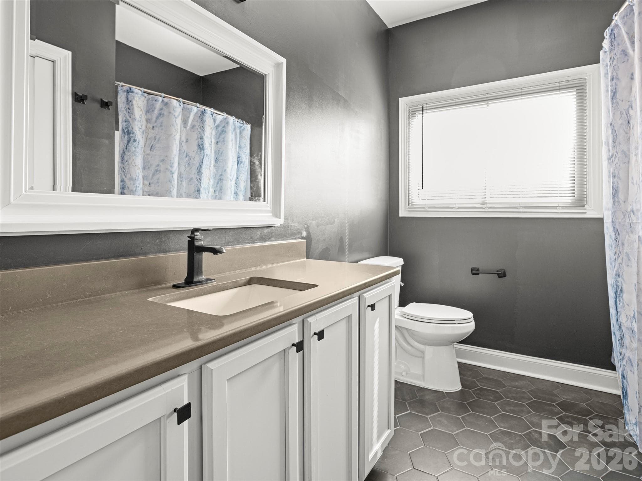 Full bathroom - 127 Rockbridge Road, Mills River