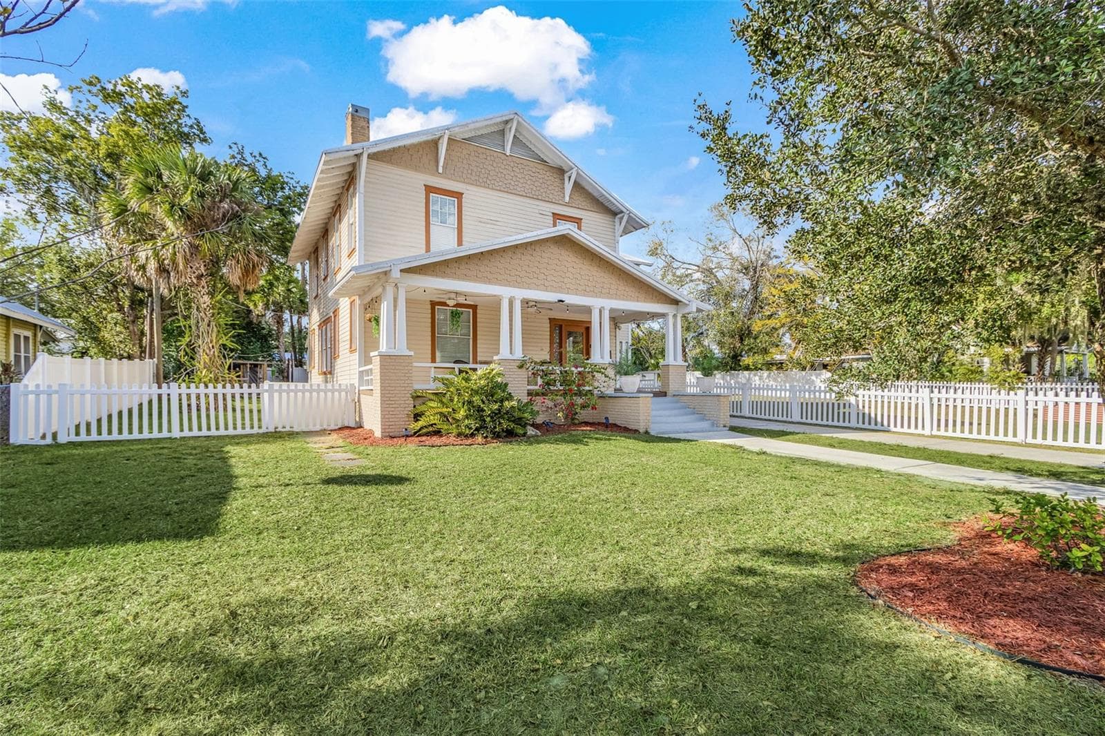 Single Family Residence at 213 N MONROE AVE, ARCADIA, photo 2 of 47