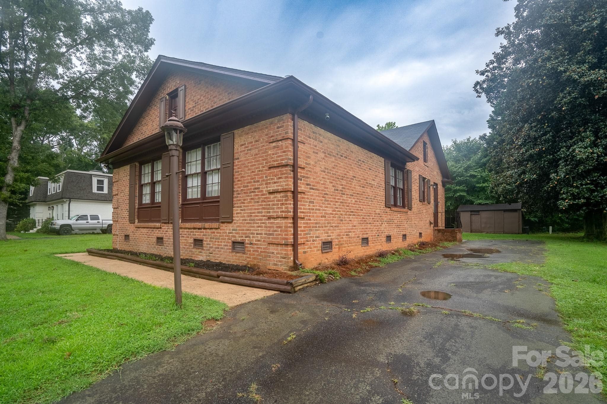 Single Family Residence at 5742 faulconbridge Road, Charlotte, photo 3 of 14