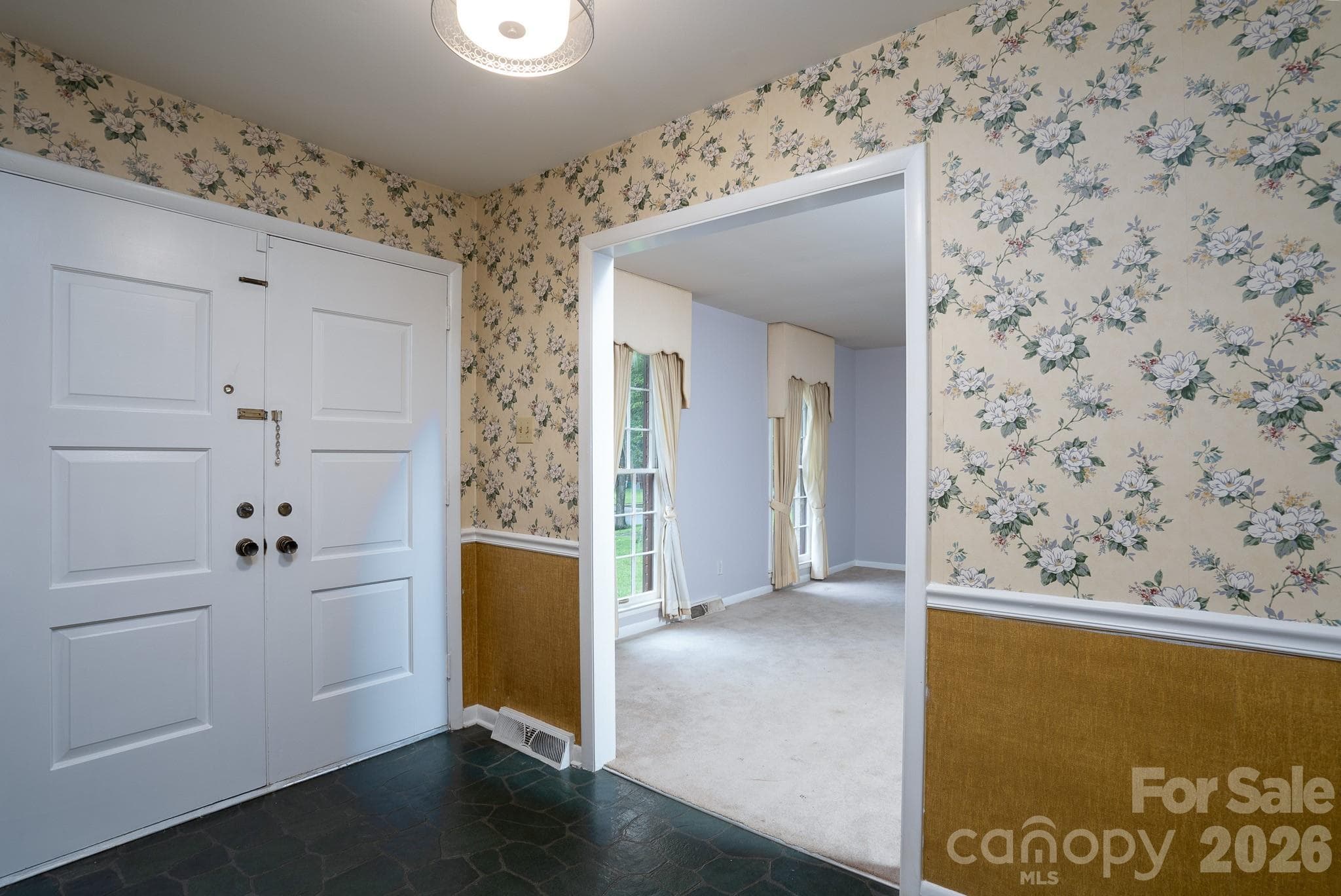 Single Family Residence at 5742 faulconbridge Road, Charlotte, photo 7 of 14