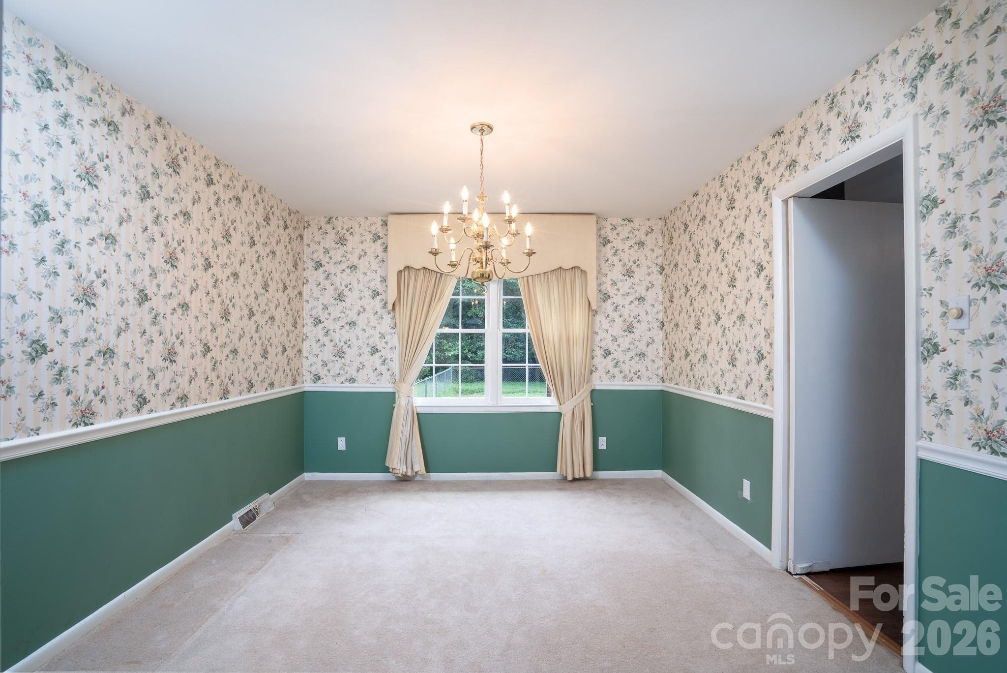 Single Family Residence at 5742 faulconbridge Road, Charlotte, photo 9 of 14