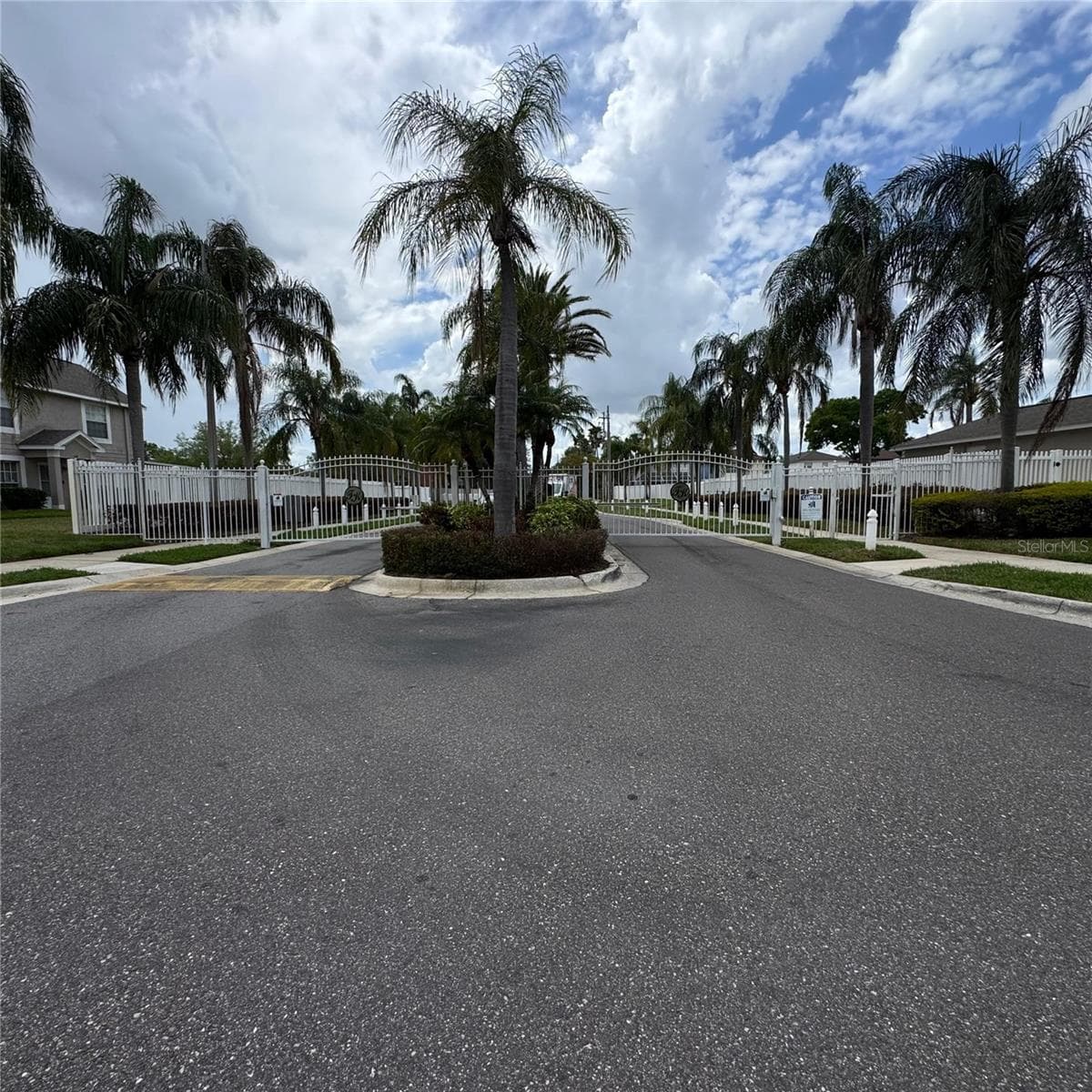 306 KENSINGTON LAKE CIR